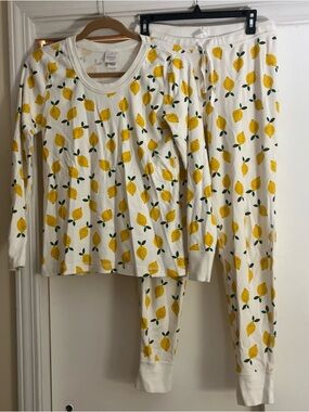 Hannah Anderson Womens Lemon Print Pajama Set - M
3/$75